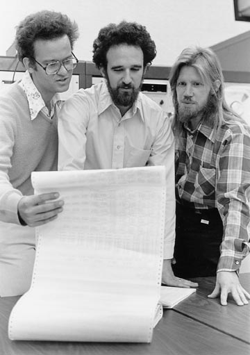 Merkle (left), Hellman (center), and Diffie (right) at Stanford in 1977. (Chuck Painter / Stanford News Service)